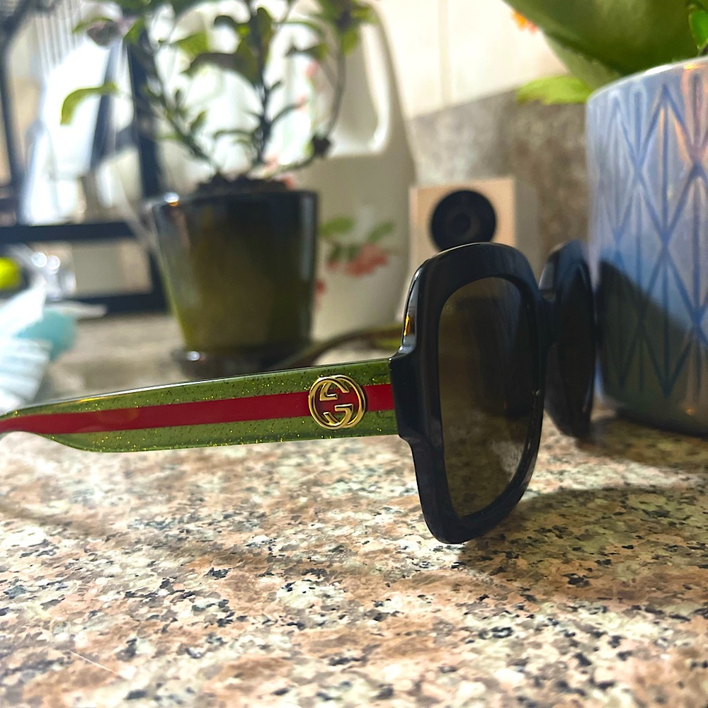 New and Never before worn, Gucci Women’s Glasses💋